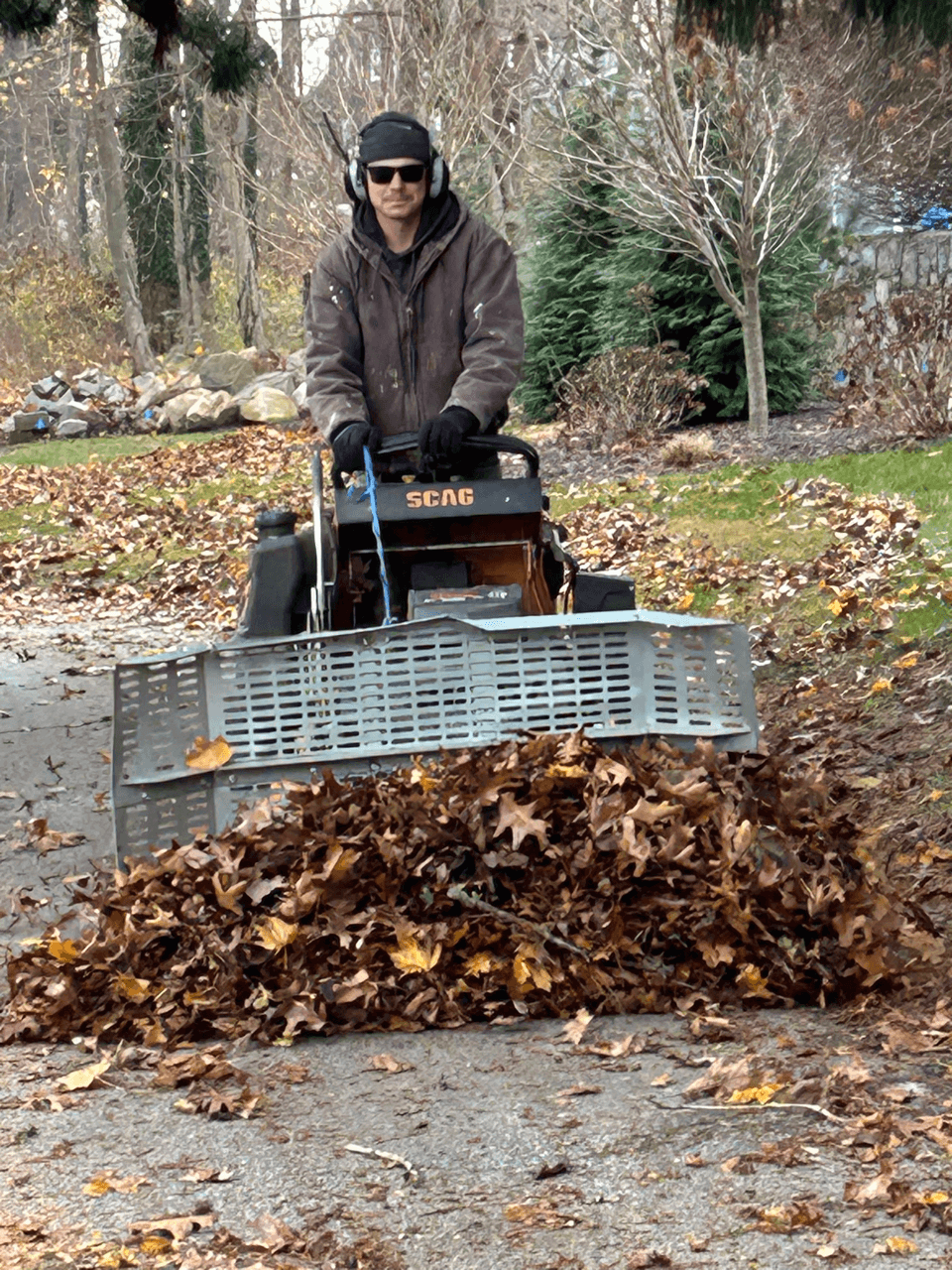 Fall leaf cleanup in Groton, CT
